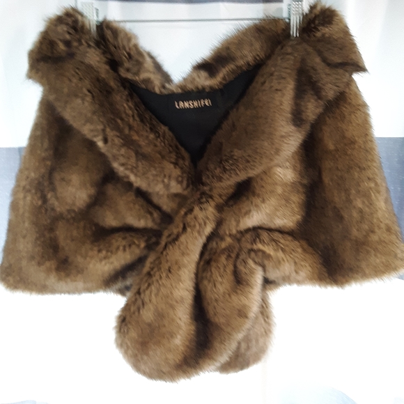 Sweaters - Faux fur shawl